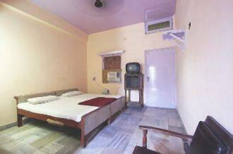 Hotel Moon, Sagar 2
